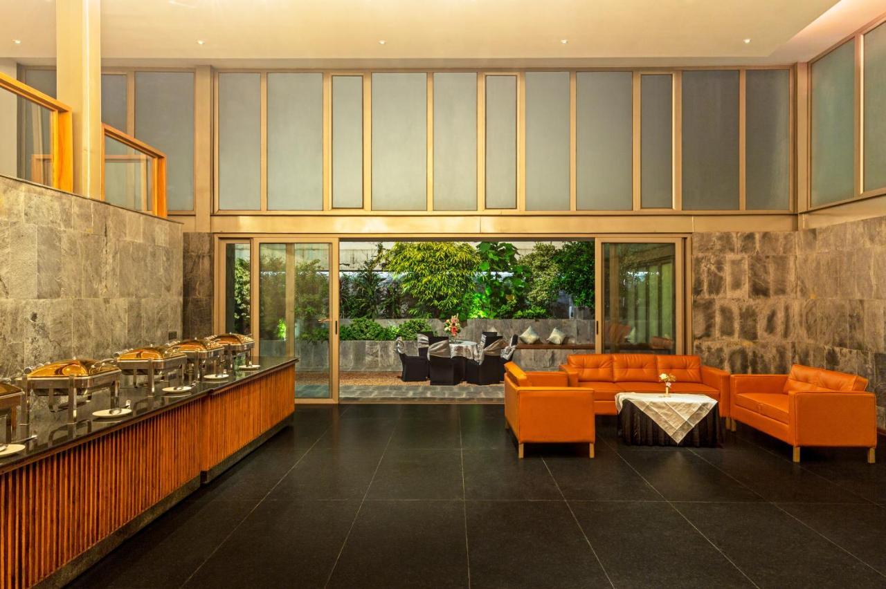 Hotel Crystal Palace Meerut Exterior photo
