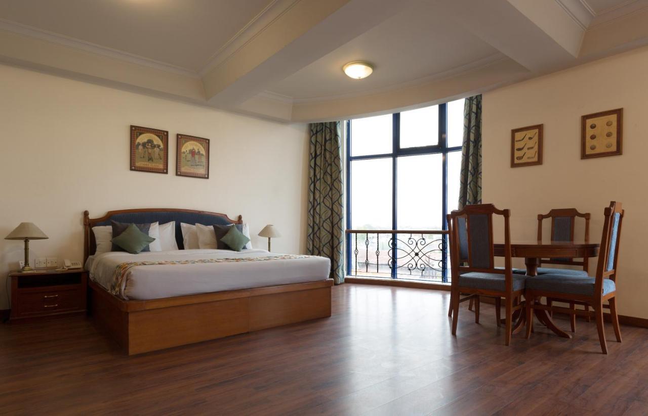Hotel Crystal Palace Meerut Exterior photo