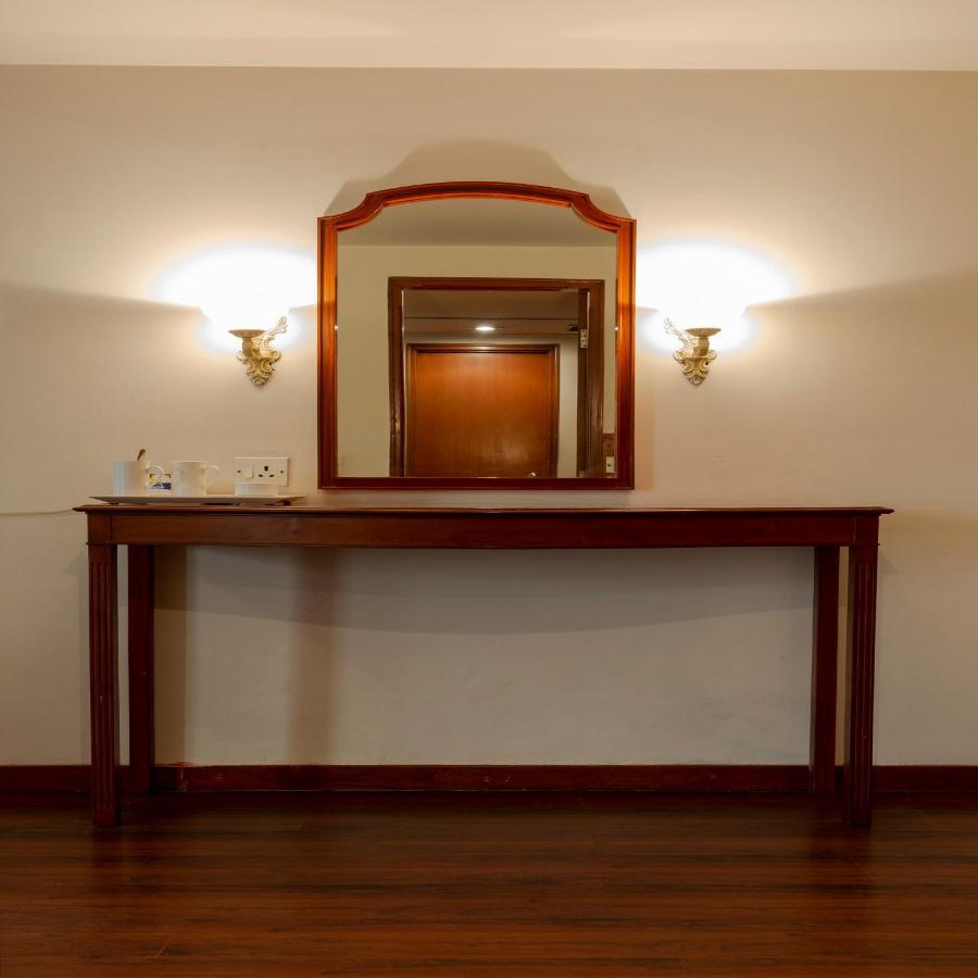 Hotel Crystal Palace Meerut Exterior photo