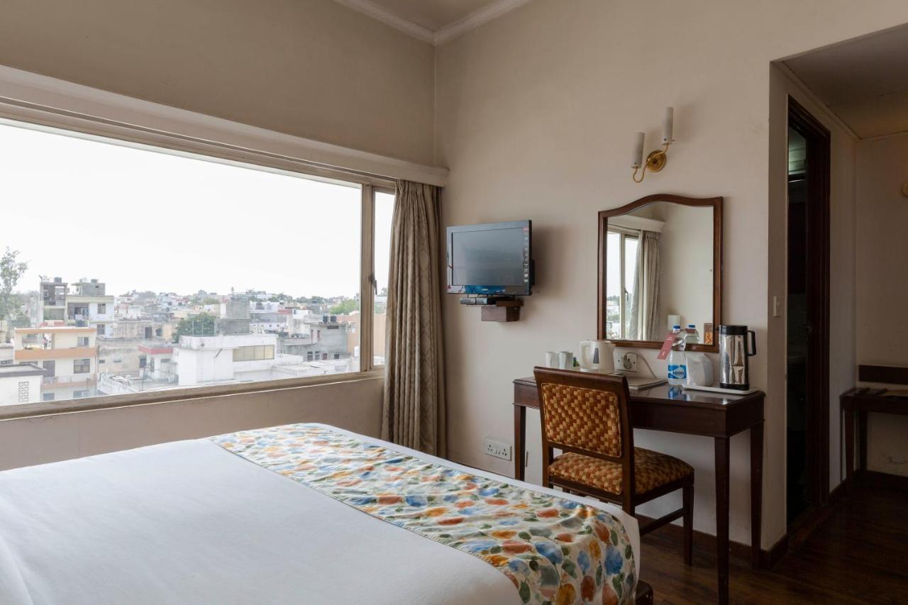 Hotel Crystal Palace Meerut Exterior photo