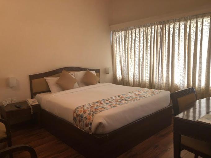 Hotel Crystal Palace Meerut Exterior photo