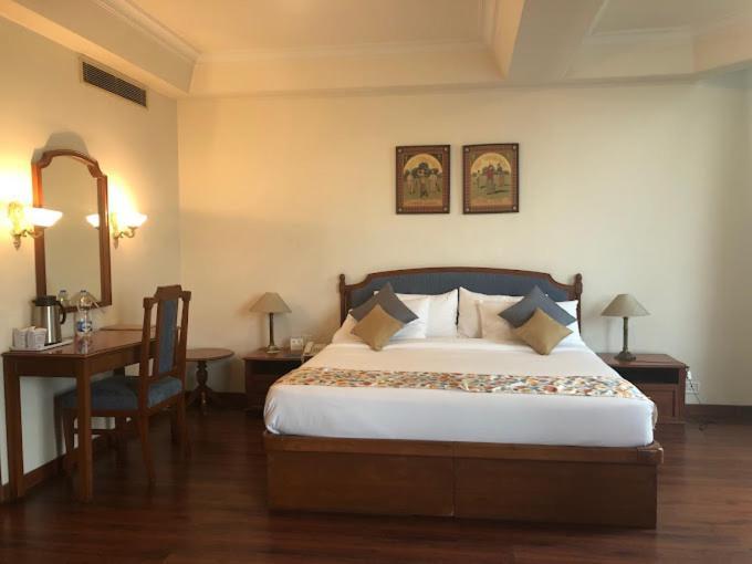 Hotel Crystal Palace Meerut Exterior photo