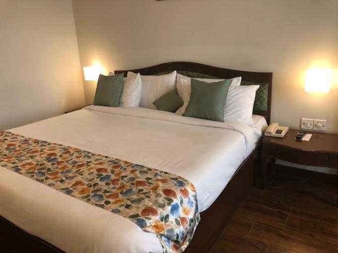 Hotel Crystal Palace Meerut Exterior photo